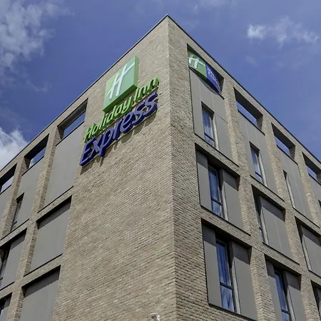 Holiday Inn Express London - Excel By Ihg-3