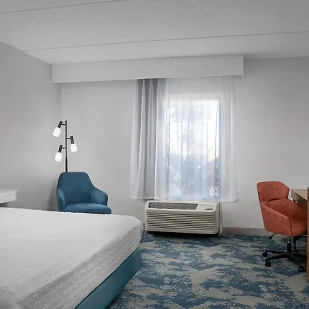 Hampton Inn & Suites Clinton-3
