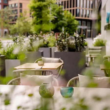 Motel One Amsterdam-2