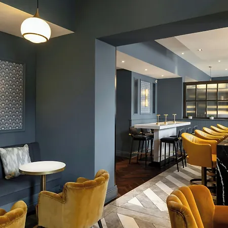 Courtyard By Marriott Edinburgh-3