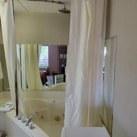 Studio 9 Inn & Suites-3