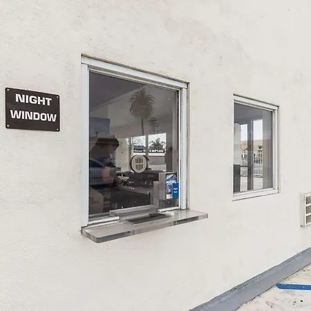 Motel 6-Long Beach, Ca - International City-2