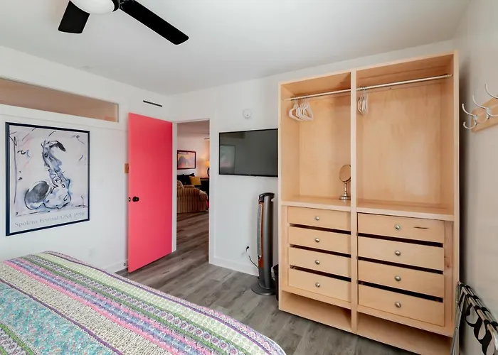 Folly Vacation Perfect Purple Palace Apt A
