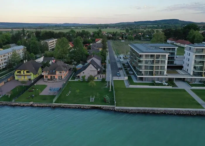 Hullam Apartman