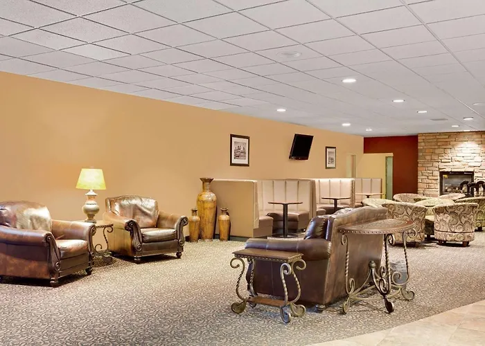 Ramada By Wyndham Mitchell Hotel & Conference Center