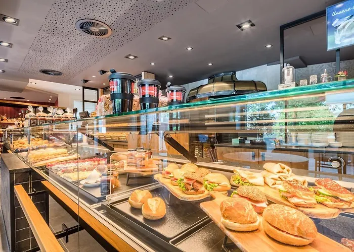 Stadthotel Lohne, Self Check-in&entspannt im Café frühstücken