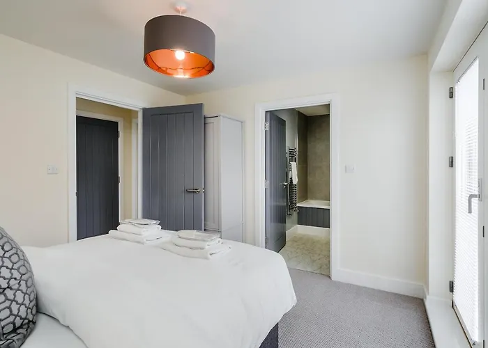 Tailored Stays - Science Park Apartments
