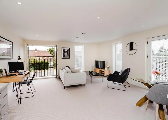 Tailored Stays - Science Park Apartments