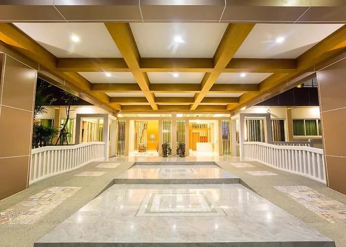 Swan Lake Hotel Sattahip