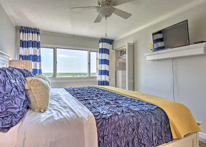 Pinnacle Port Getaway W/ Ocean View + Pool Access!