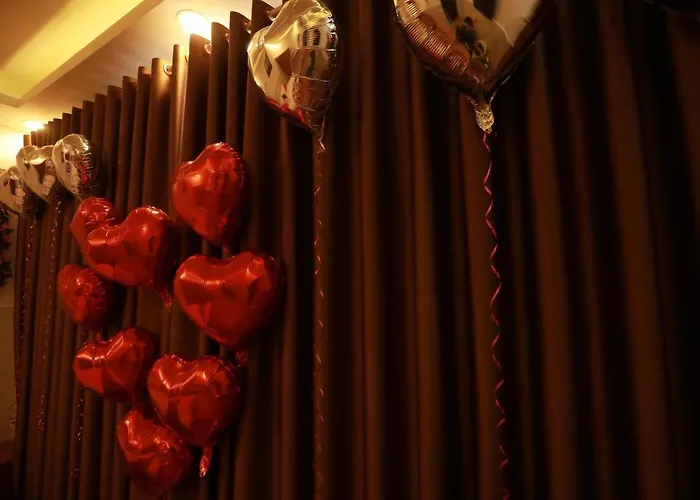Ves - Pa Luxury Hotel