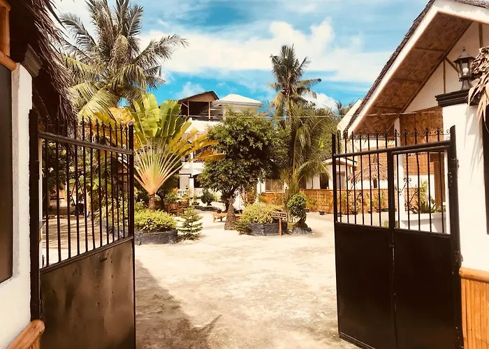Everyday Sunday Hotel & Cafe