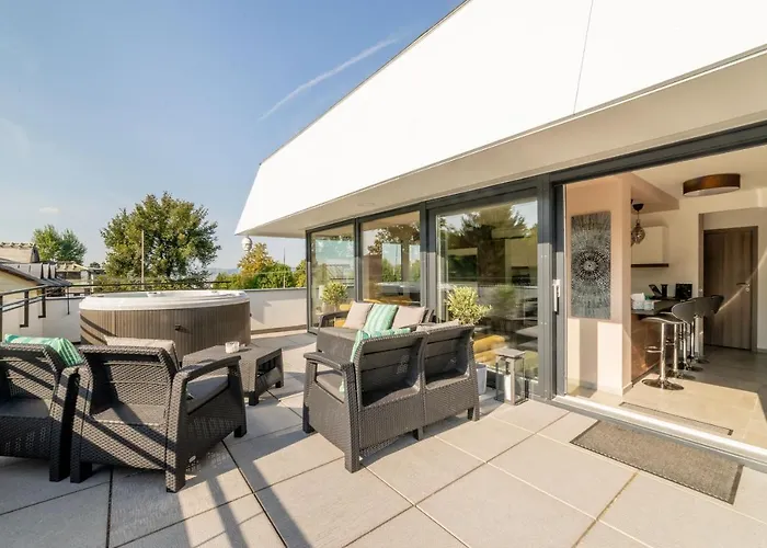 Lake Moments - Emerald Penthouse