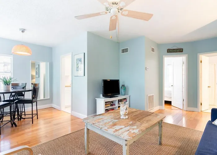 Cute One Bedroom At The Coral Resort Apts