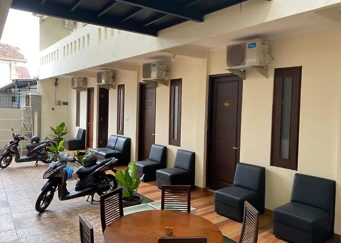 Jatiwinangun Homestay Near Gor Satria Purwoketo Mitra Reddoorz