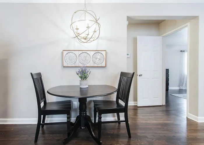 Stylish Onebedroom In Popular Virginia Highland 3Miles To Mercedes Benz Stadium
