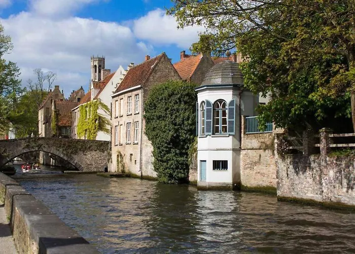 Enjoy Bruges Duplex Damse Vaartzicht Apartment