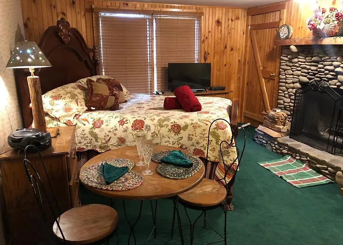 Smokies Bed And Breakfast - Evergreen Cottage Inn