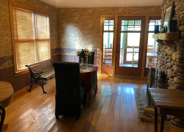 Smokies Bed And Breakfast - Evergreen Cottage Inn
