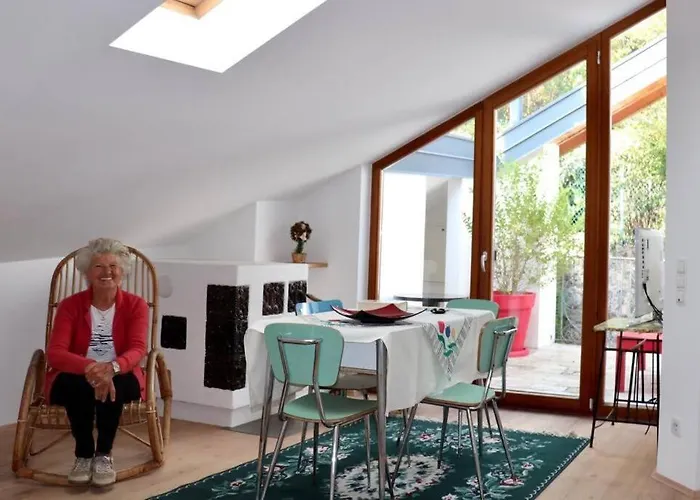 Zweizimmer-Wohnung mit Schlossblick
