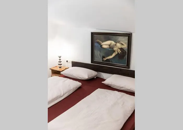 Zweizimmer-Wohnung mit Schlossblick
