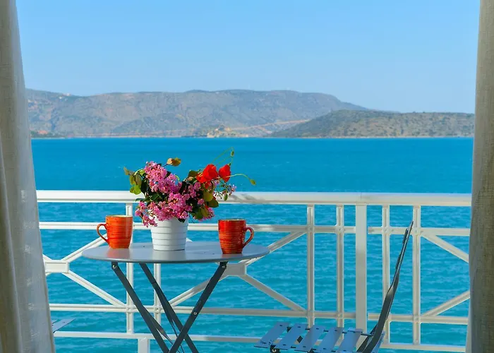 Margarita'S Seafront Luxury Apartment