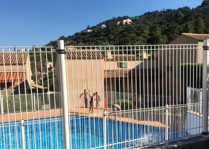Cavalaire Vue Mer Au Loin Maisonnette Tout Equipee Pour 4 Personnes Avec Piscine,Clim,Wifi,Velos,Tv,Plancha
