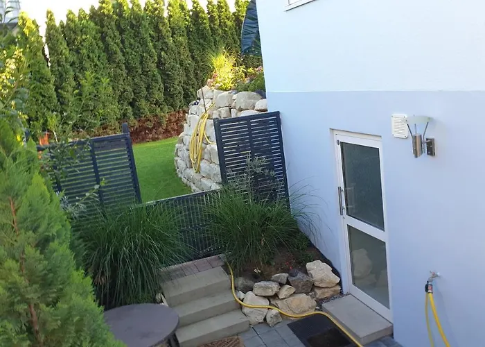 Casa Elea, die Ferienwohnung mit Terrasse und Garten am Tor zum Bodensee