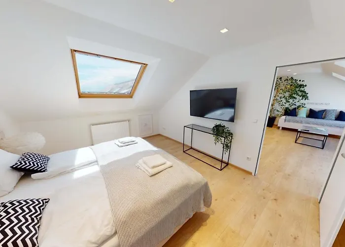 Lieblingsplatz Neusiedl - Modern Stylish Apartments - Free Parking Burgenland Card - 10 min to Designer Outlet Parndorf&Lake Neusiedl