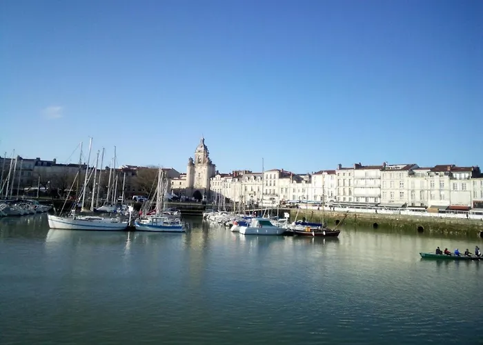 Le Fetilly Avec Parking Privatif, Bus, Wifi Et Climatisation