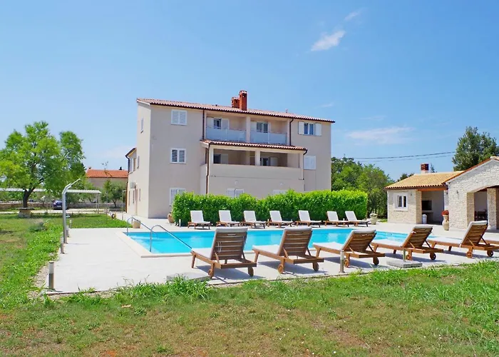 Holiday Apartments In House Sanja