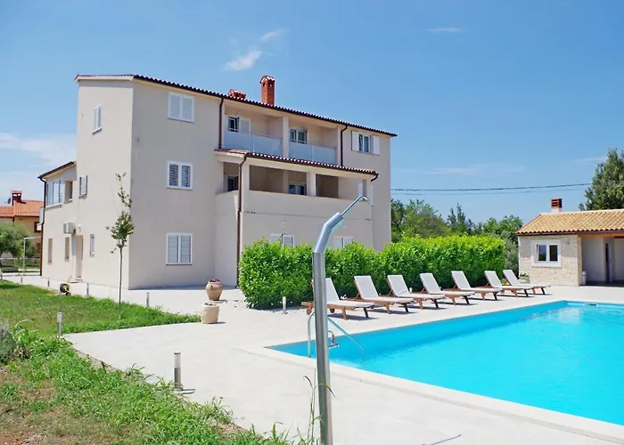Holiday Apartments In House Sanja