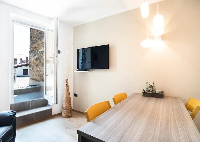 Capraria Appartments In Historic Center, With Private Parking