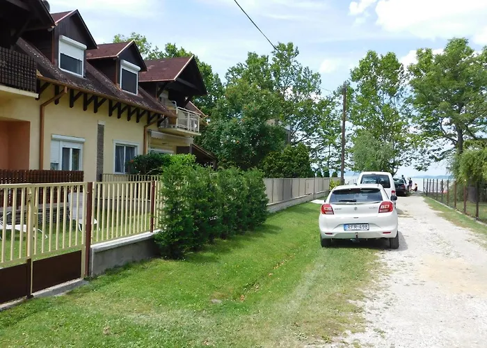 Balatonpart-Lak