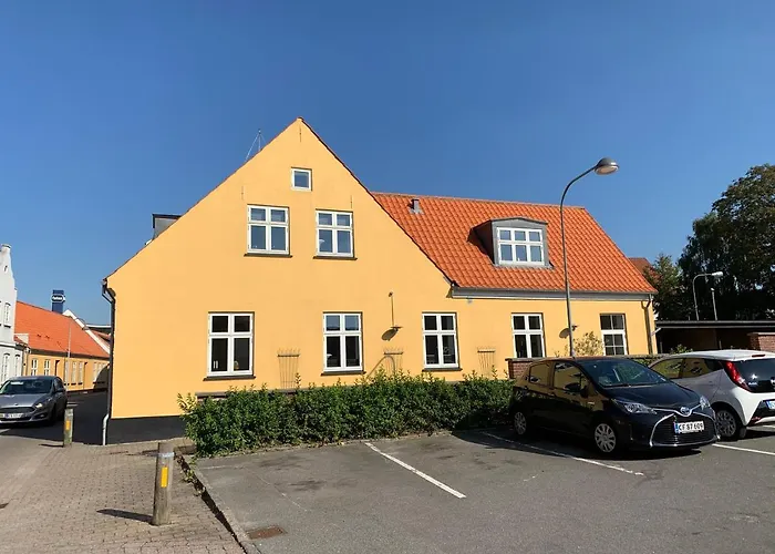 Hyggelig 1.Sals Lejlighed I Varde Midtby.