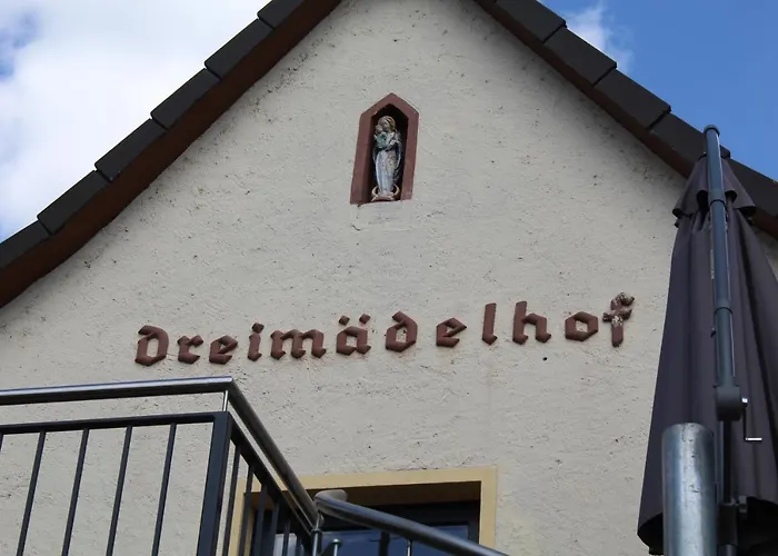 Dreimädelhof