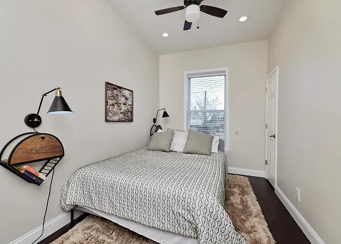 St Louis 2Bd 2Ba, Forest Park, Bj Hospital, Science Center, Eats