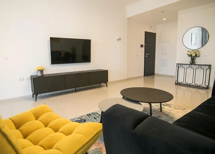 Gorgeous Design 3 Bdr Apart - J Tower - Amazing View!