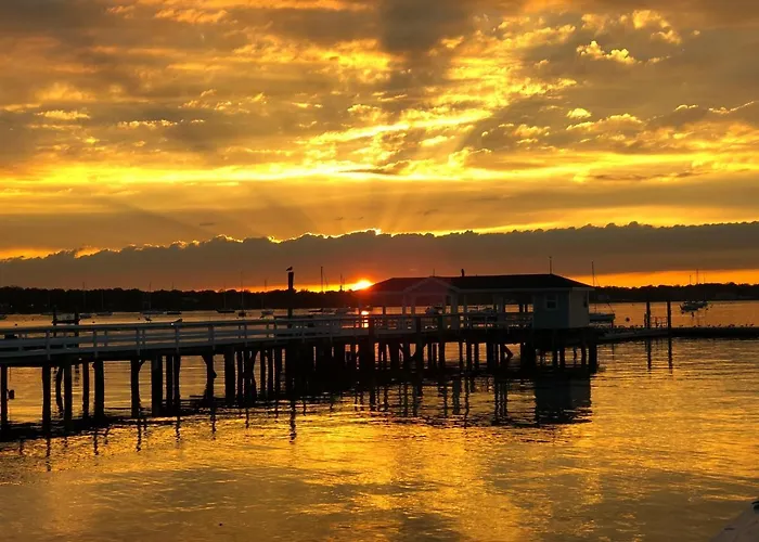 Fathoms Hotel & Marina
