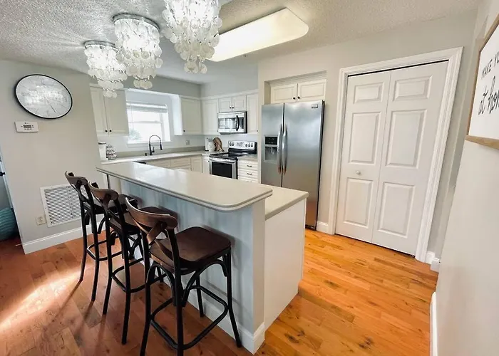 Luxurious Ocean View Getaway!! Entire Home!