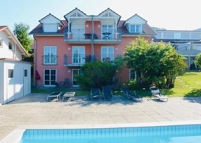 Die Seeblume - Ferienwohnung mit Pool und Seeblick