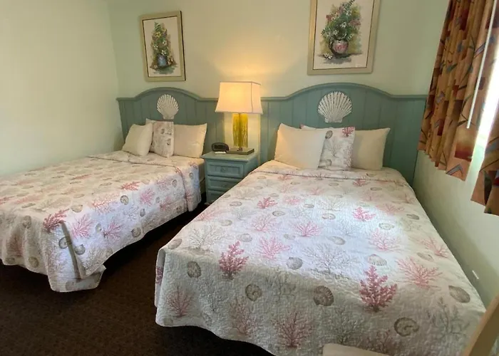 Carlton House Motel And Suites