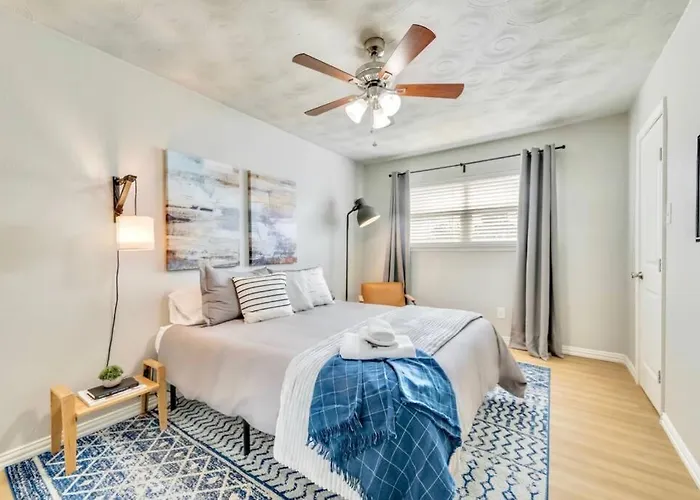 Urban Relaxation 2 Bedroom Apartment