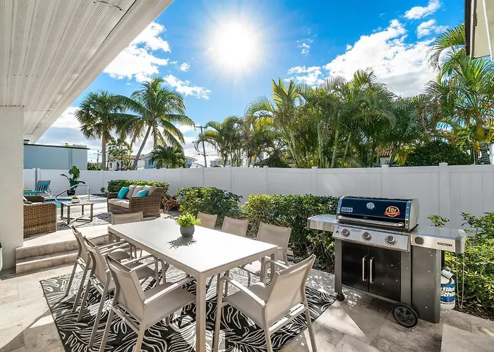 Calira - 2 Suites, 3 King Beds - Heated Pool & Infinity Spa, Walk To Beach - By Maven Vacation Rentals