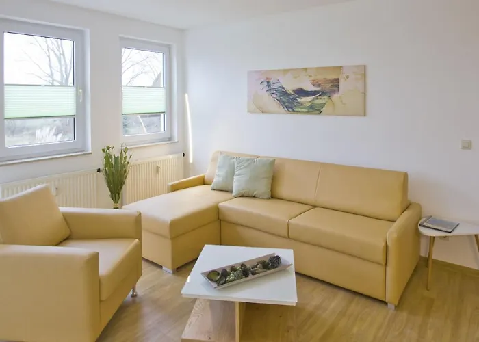 strandnah mit Balkon, gratis Nutzung vom AHOI Erlebnisbad und Sauna in Sellin - Strandhaus Mönchgut FeWo13