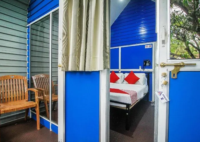 Airport A4 Transit Hub - Eco Chalets - Cmb Free Airport Pick Up & Drop 24 Hrs