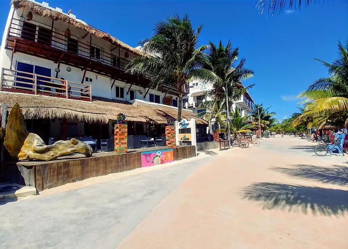 El Fuerte Beach Apartments