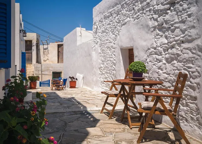 Giamaki Apartments