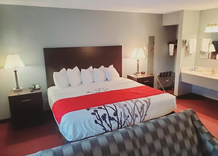Blackstone Lodge And Suites