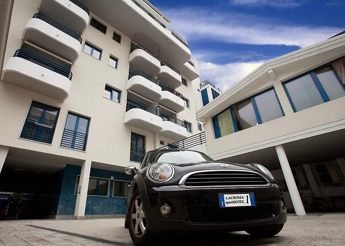 Lacroma Aparthotel